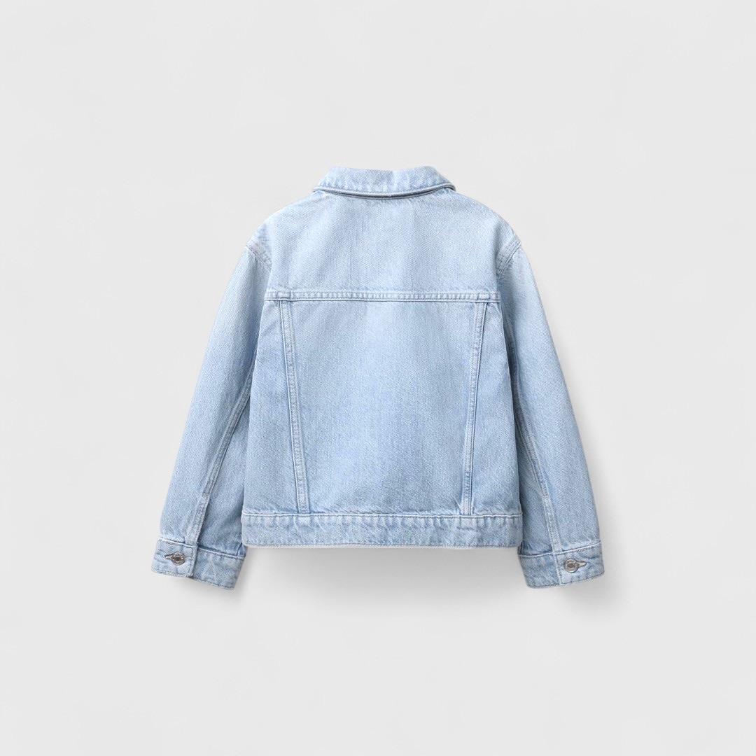 Светло-голубая джинсовая куртка от ZARA