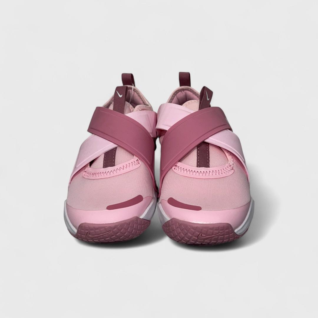 Розовые кроссовки Nike для девочек