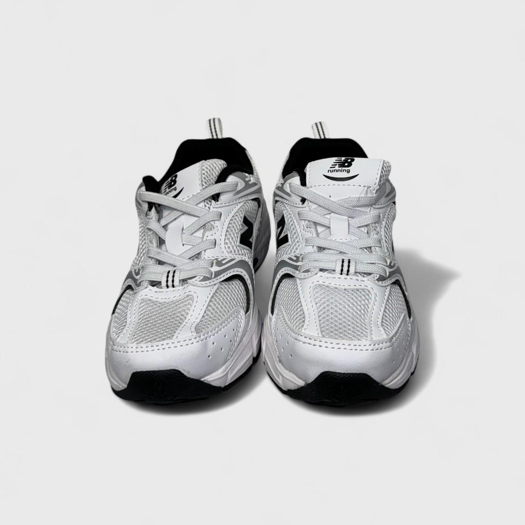 Серебряные кроссовки New Balance