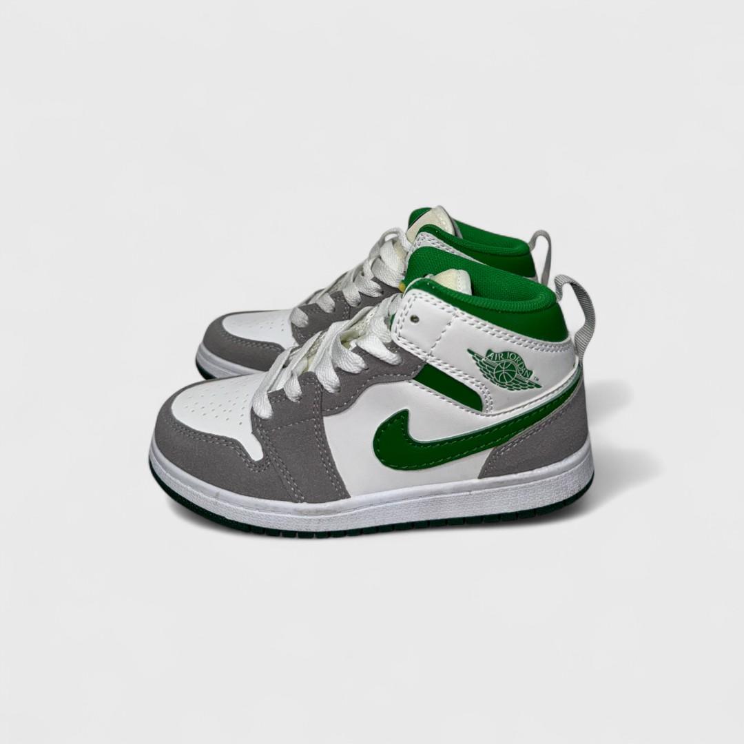 Серые кроссовки Nike Air Jordan