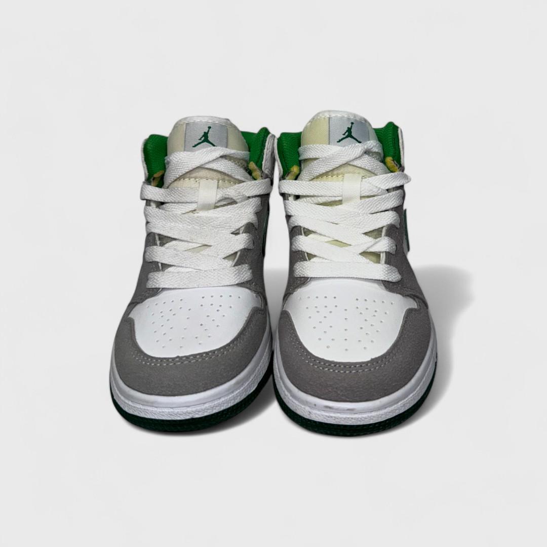 Серые кроссовки Nike Air Jordan