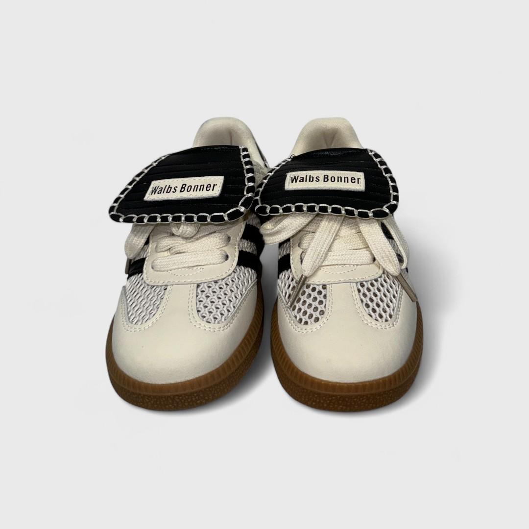 Белые кроссовки Adidas 