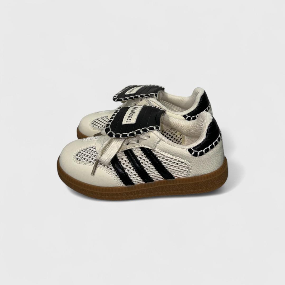 Белые кроссовки Adidas