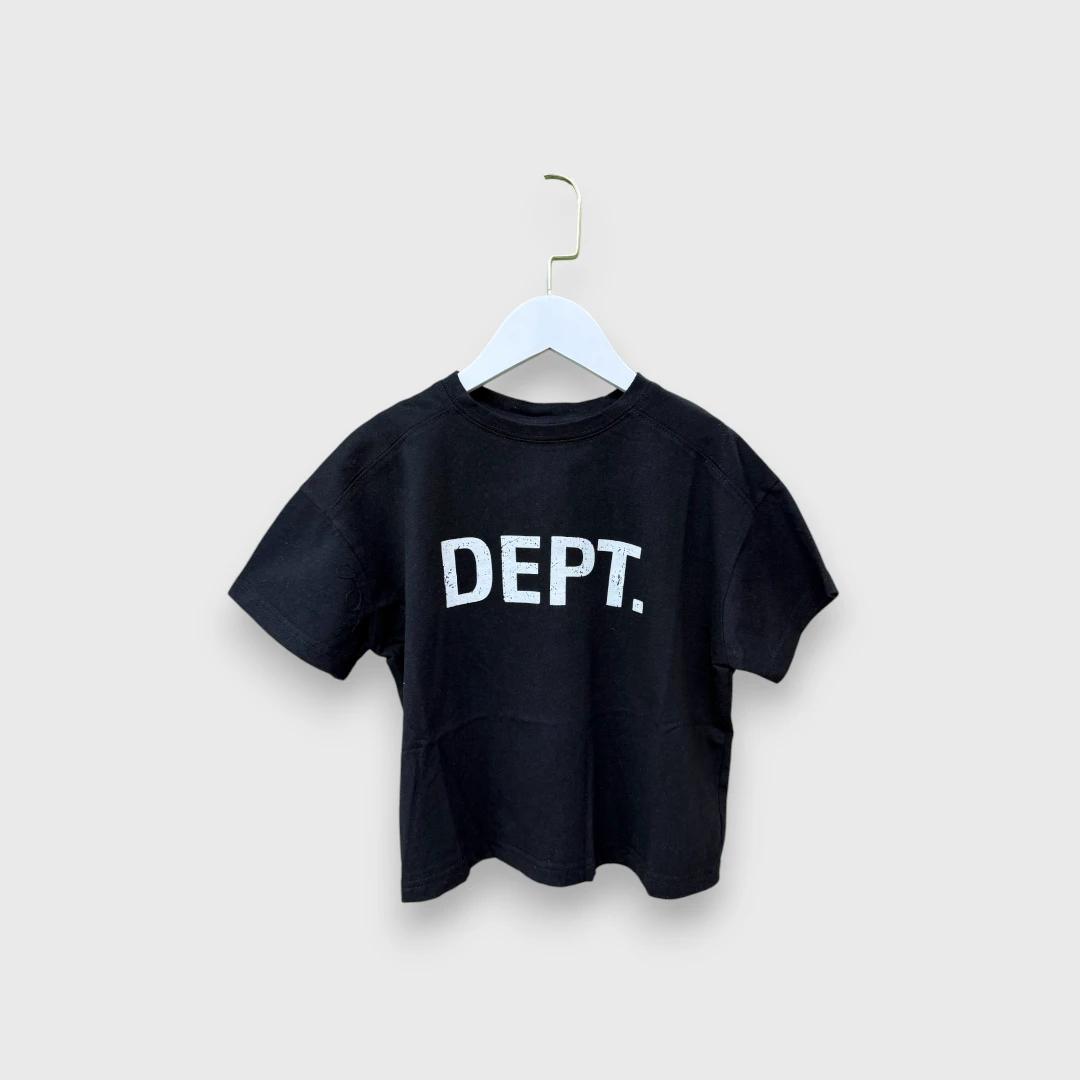 Черная футболка с надписью Dept.