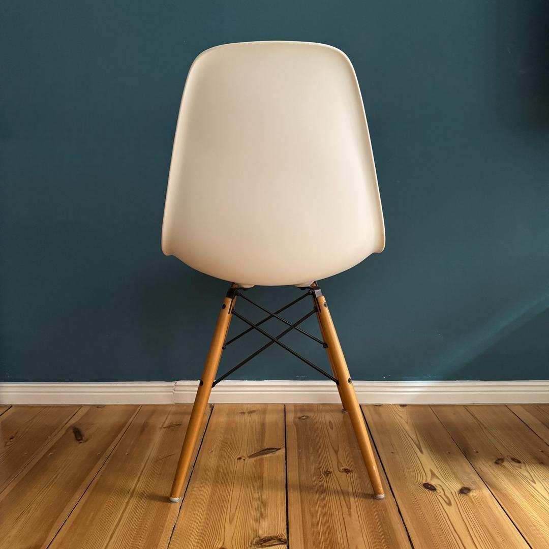 Vitra Eames Plastic DSW Dining Chair White/ Golden Maple