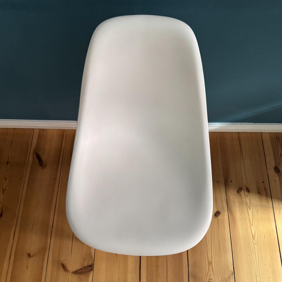 Vitra Eames Plastic DSW Dining Chair White/ Golden Maple