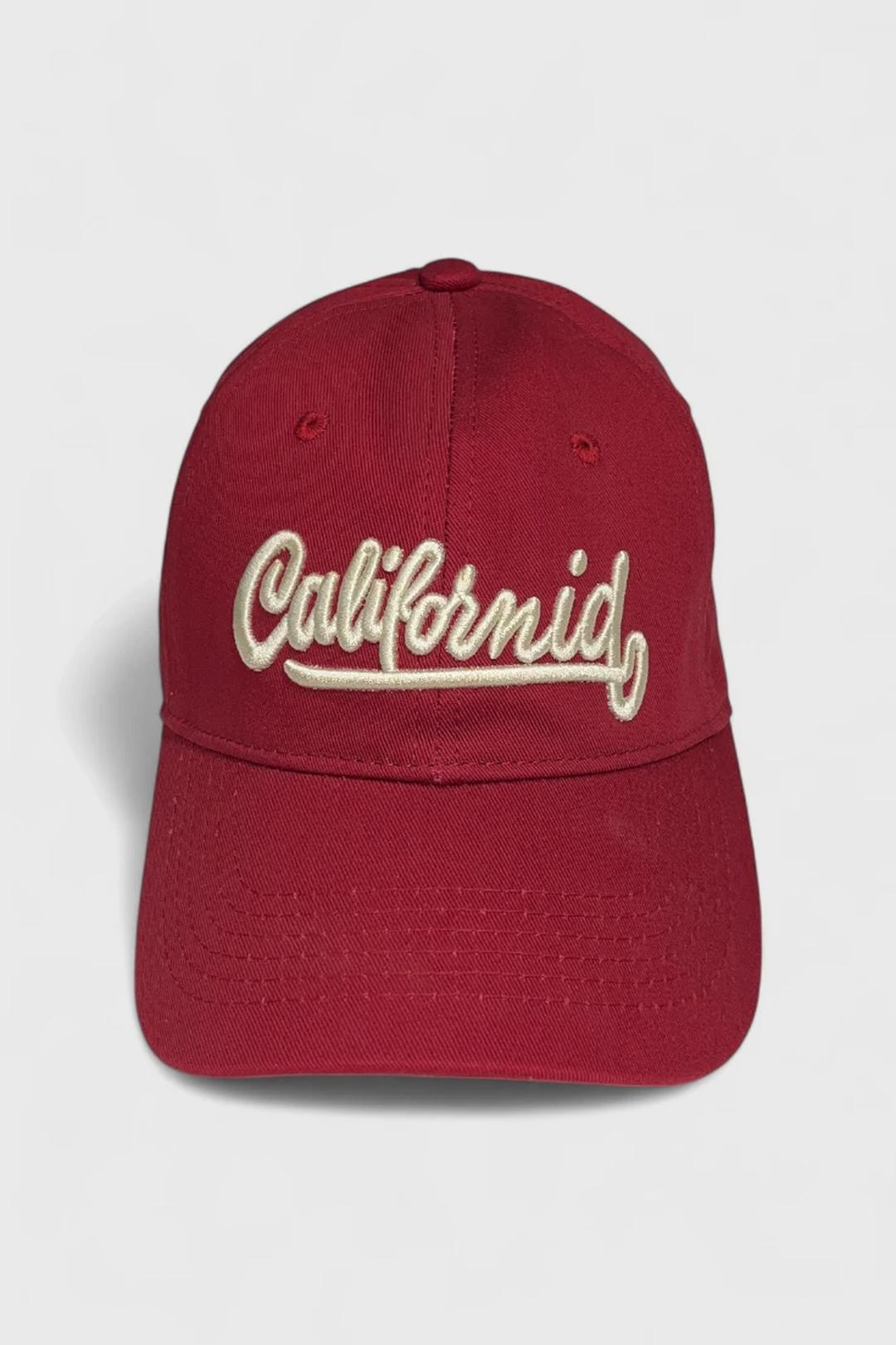 Красная кепка с вышивкой California