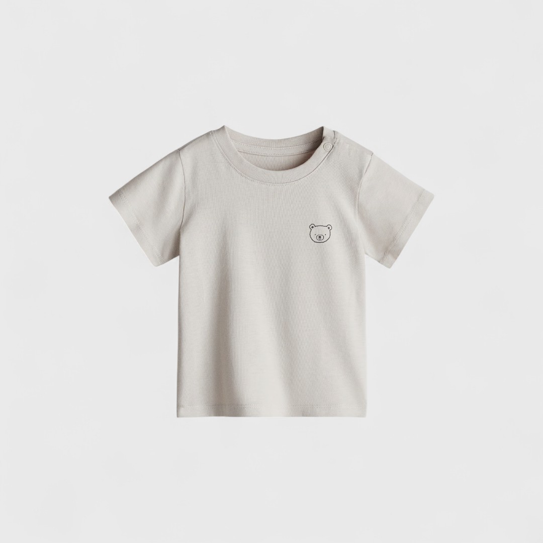 Двойка серая футболка с рисунком и серые шорты