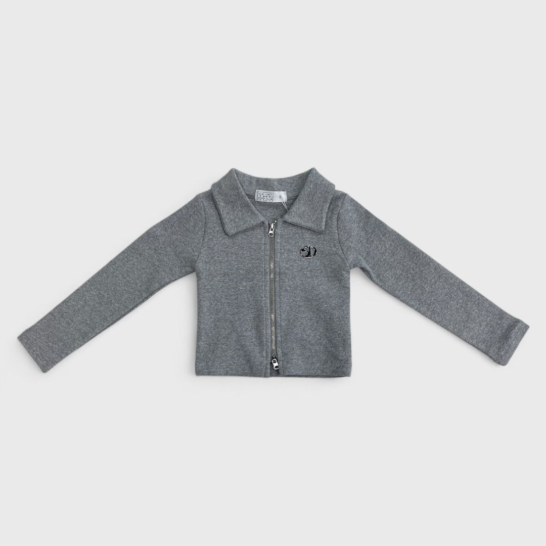 Серый свитер с воротником