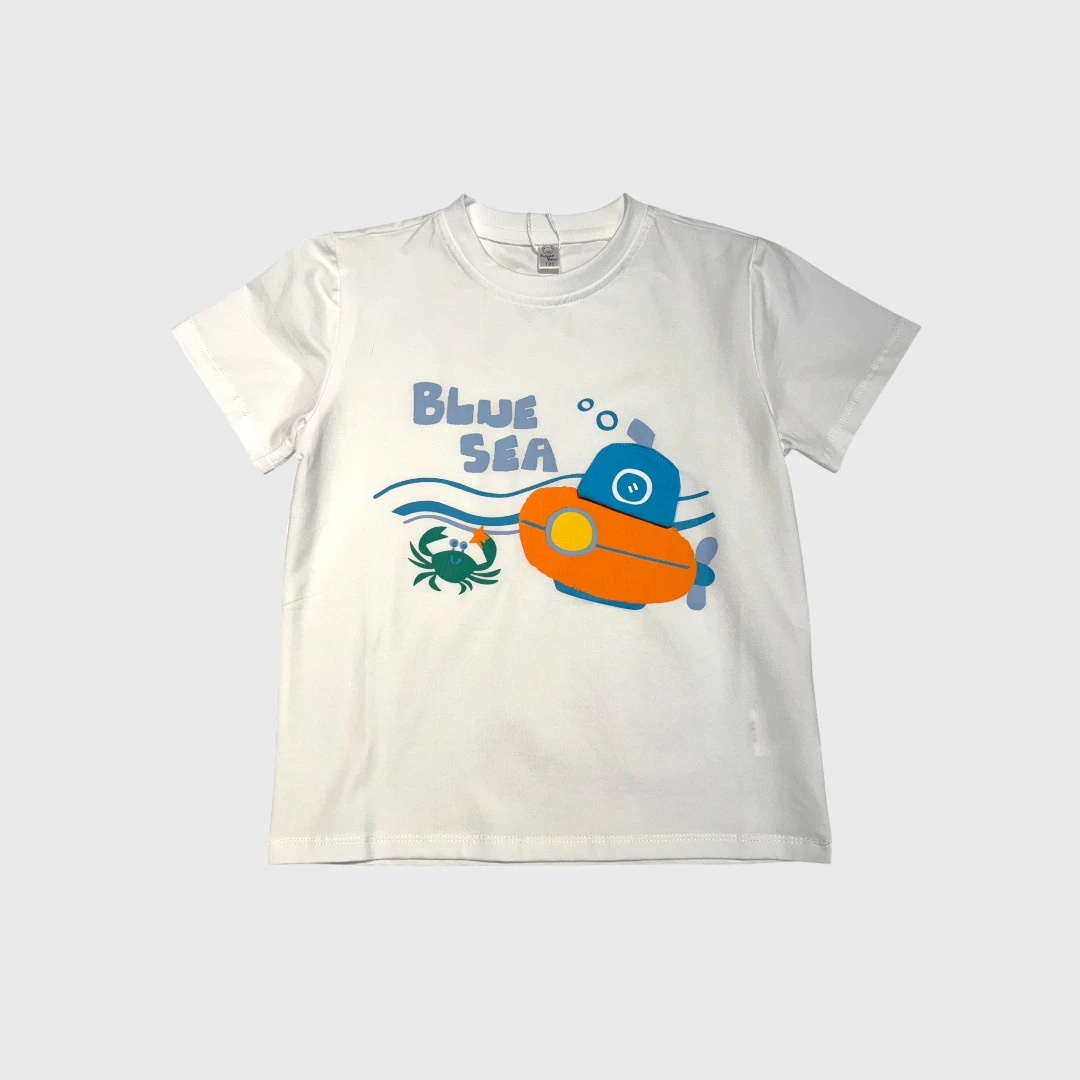 Белая футболка с подводной лодкой