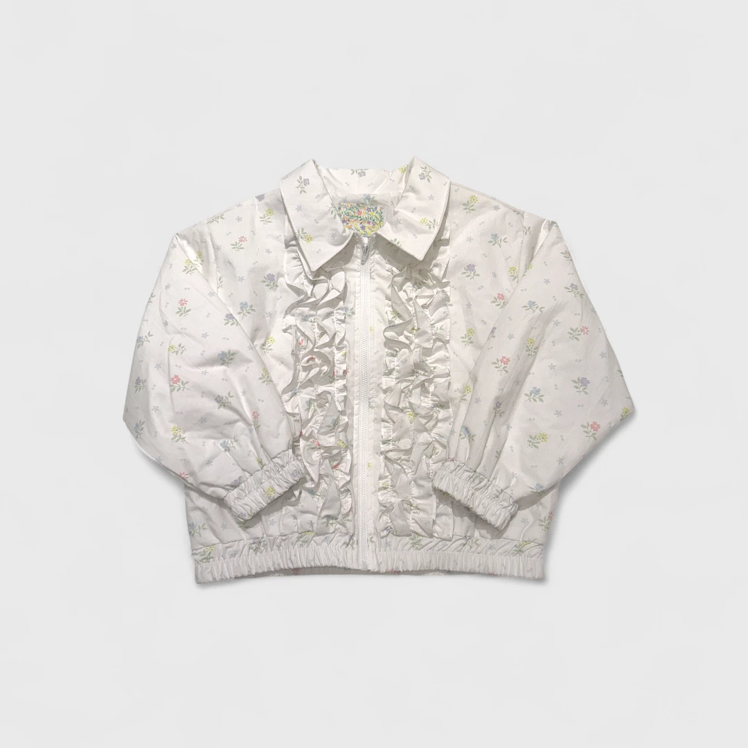 Белая куртка с рюшами