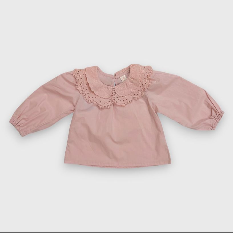 Розовая блузка с кружевом
