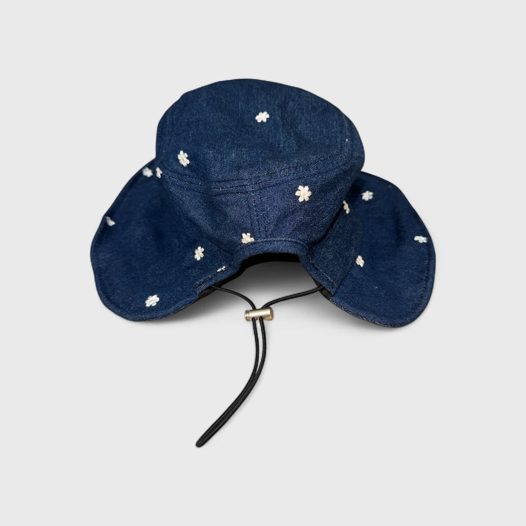 Джисовая панамка с вышивкой цветов