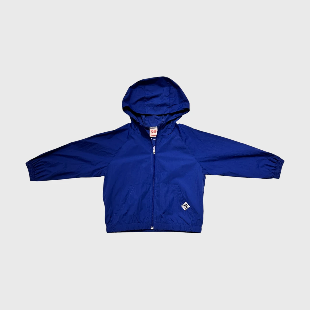 Синяя куртка с капюшоном