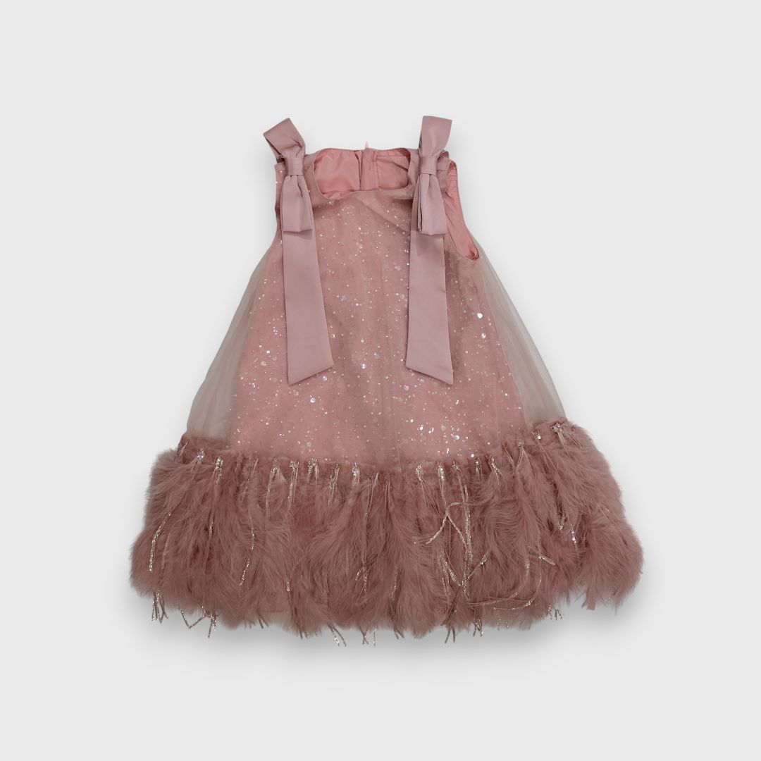 Розовое платье 