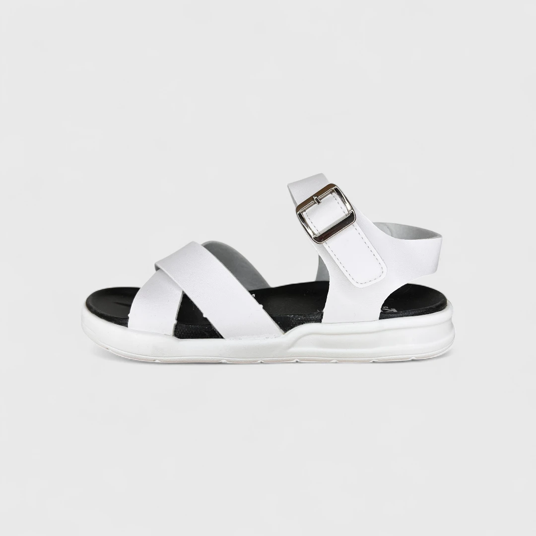 Белые сандалии