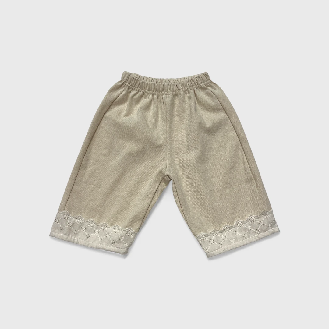 Бежевые шорты с кружевом