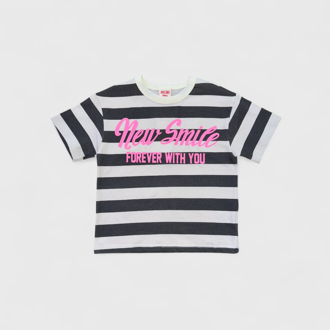 Черно-белая полосатая футболка