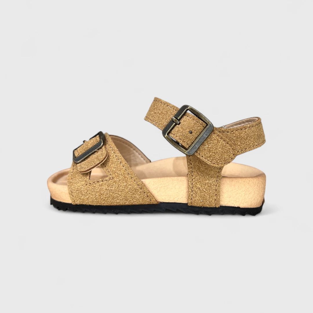 Бежевые сандалии с пряжками