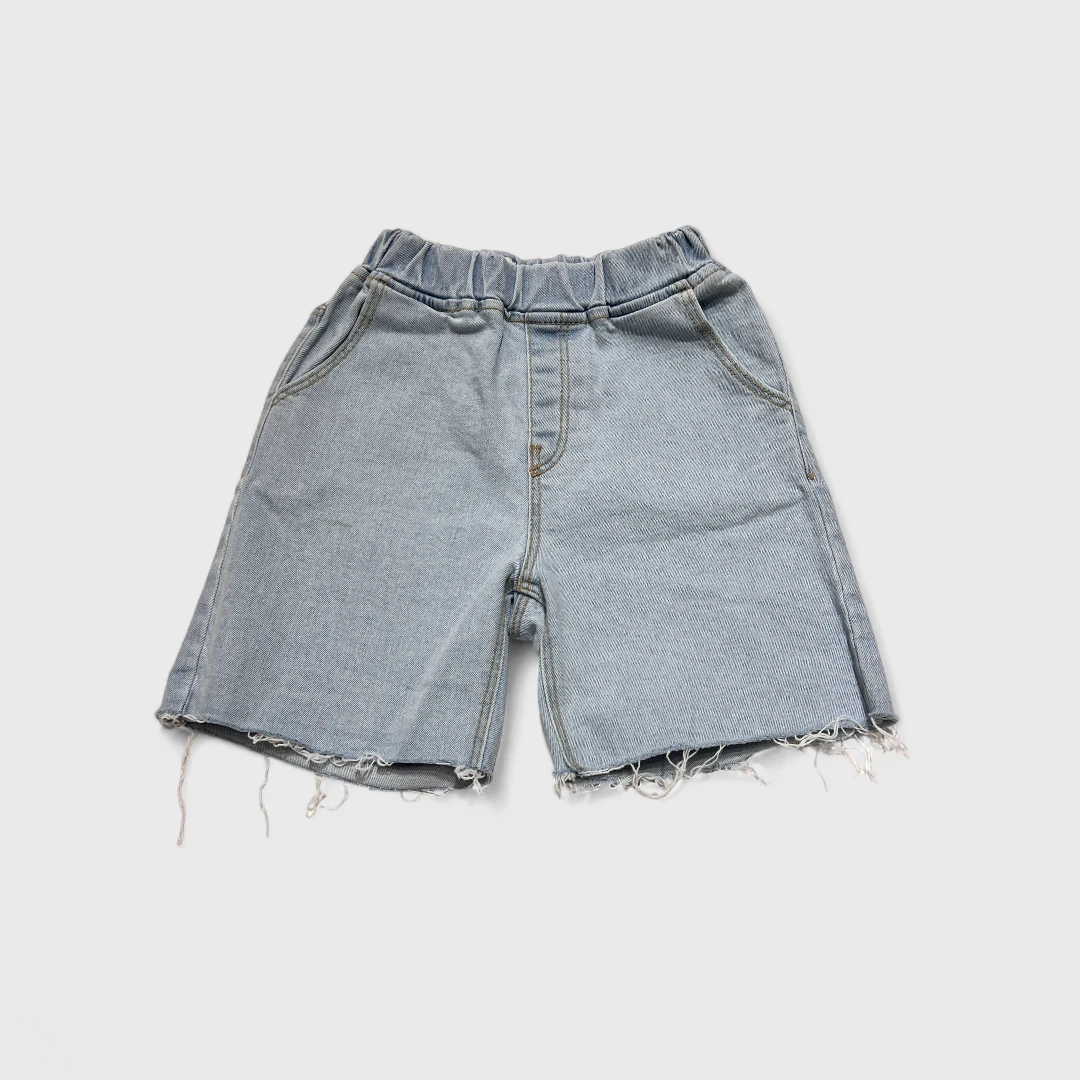 Синие джинсовые шорты