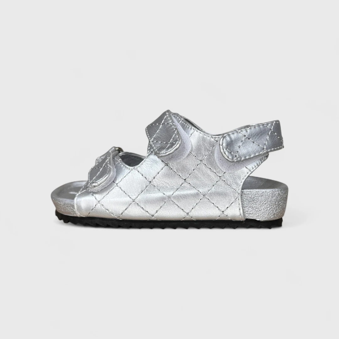 Серебряные сандалии с ремешками