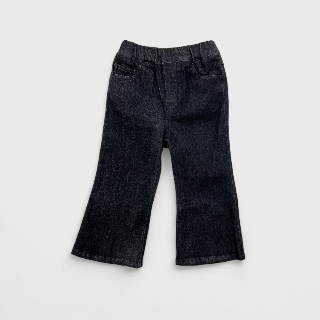 Темные джинсы