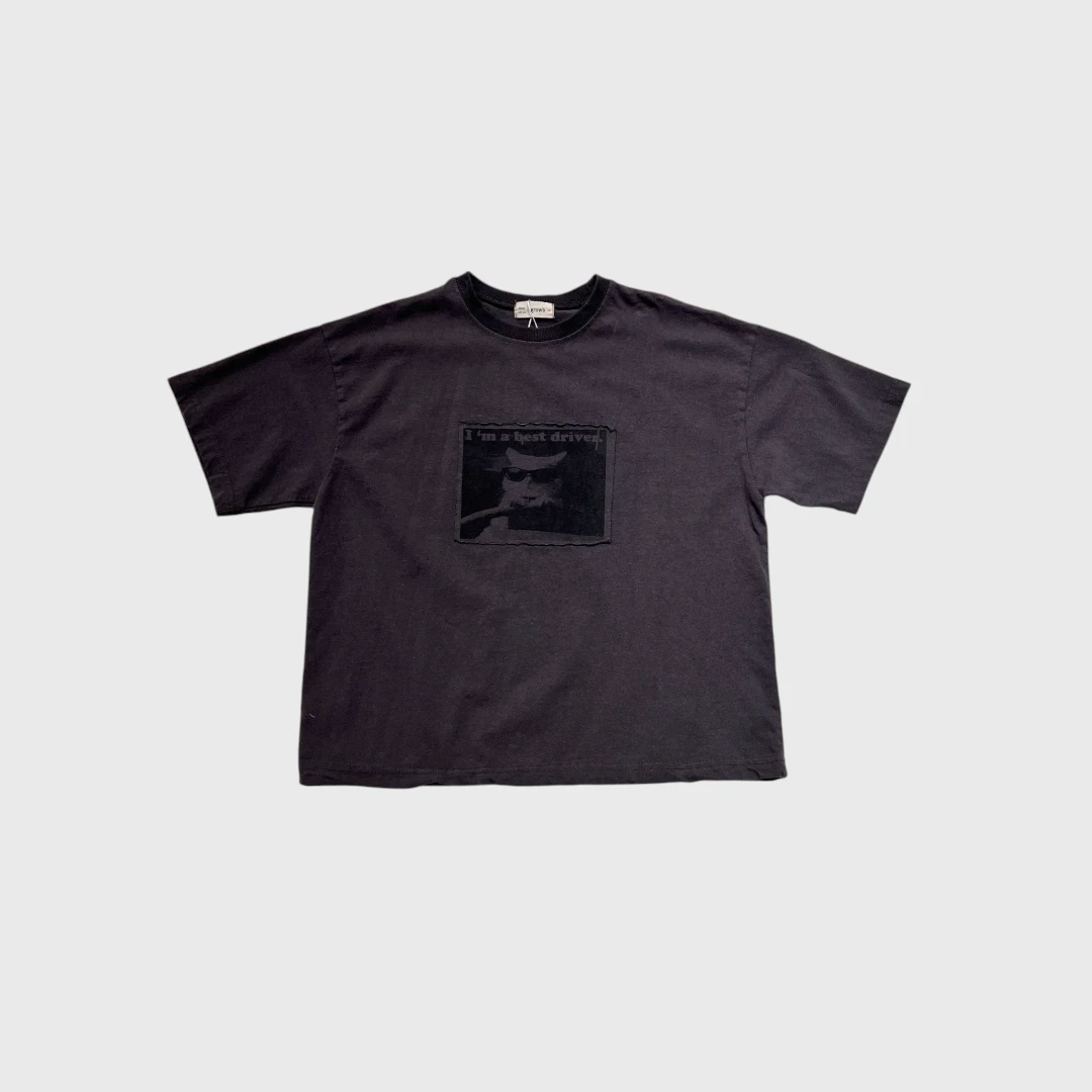 Черная футболка с принтом