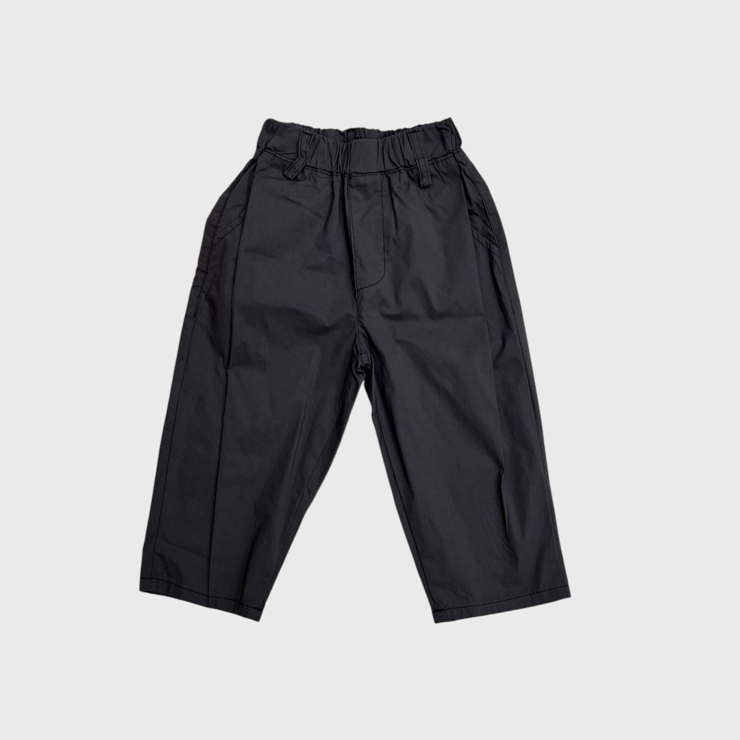 Темные брюки