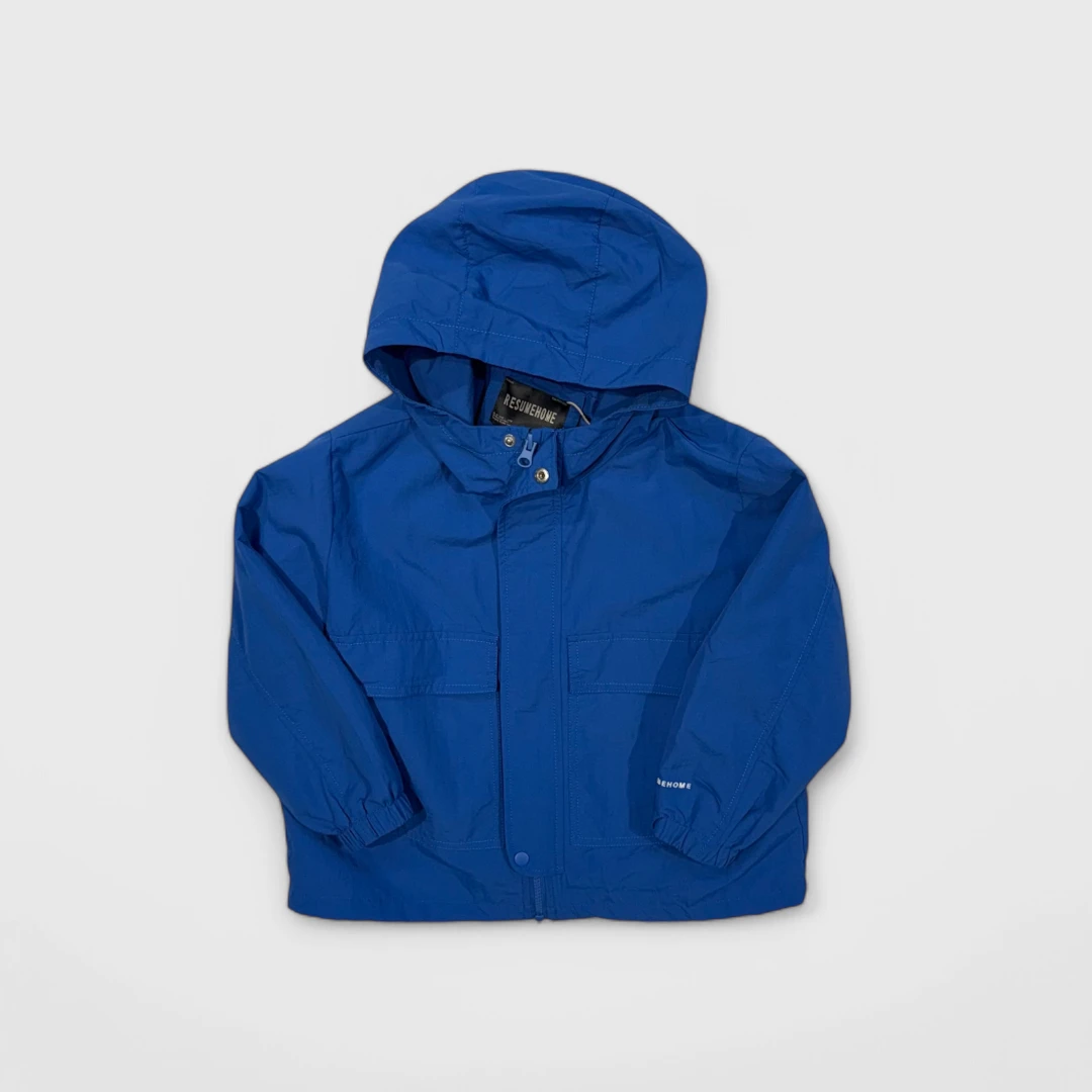 Ветровка с капюшоном