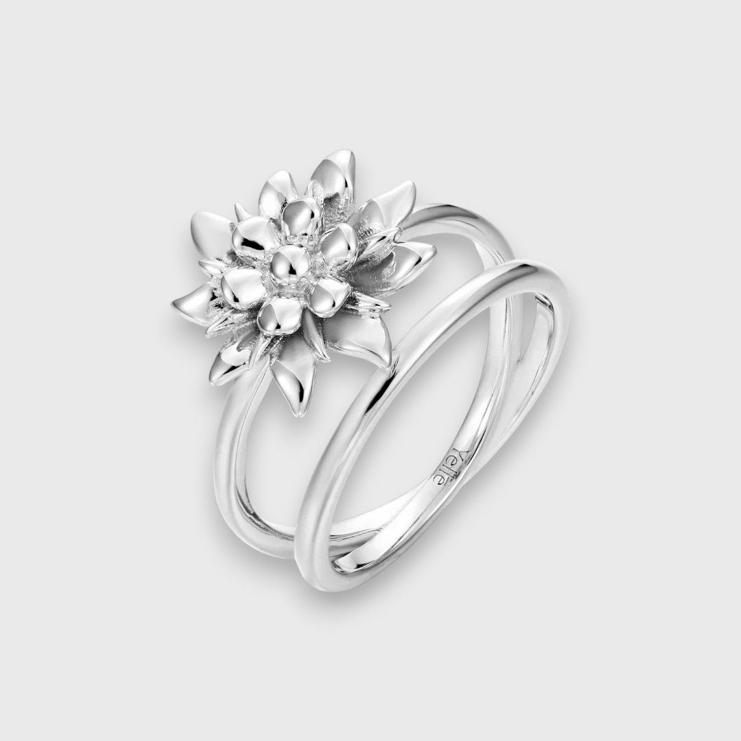 Серебряное кольцо с цветком