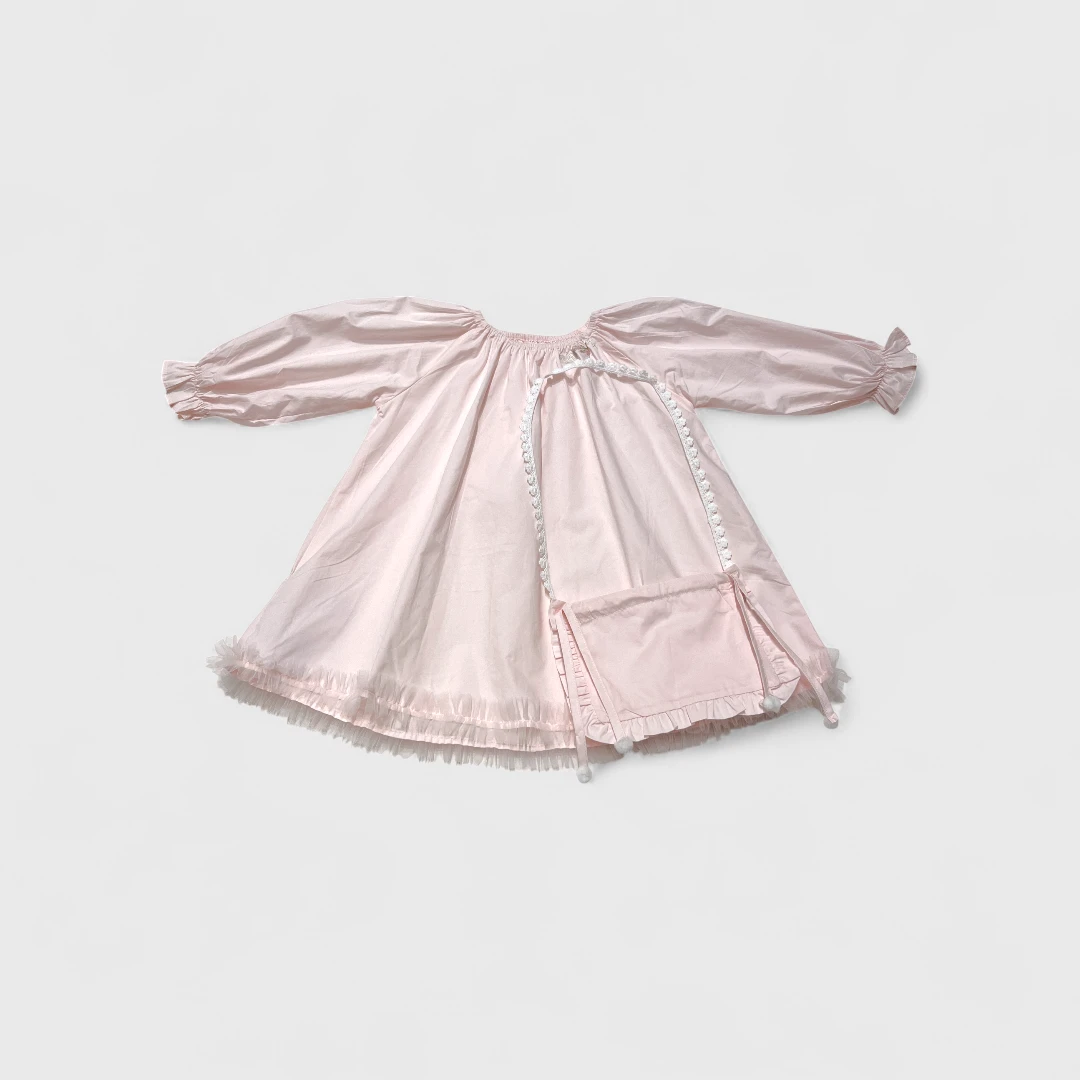 Розовое платье