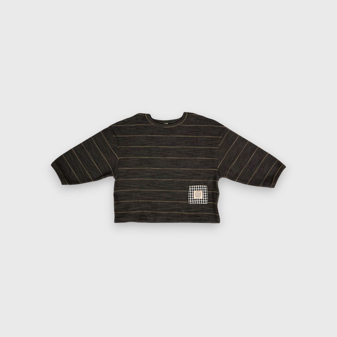 Черная кофточка с полосками