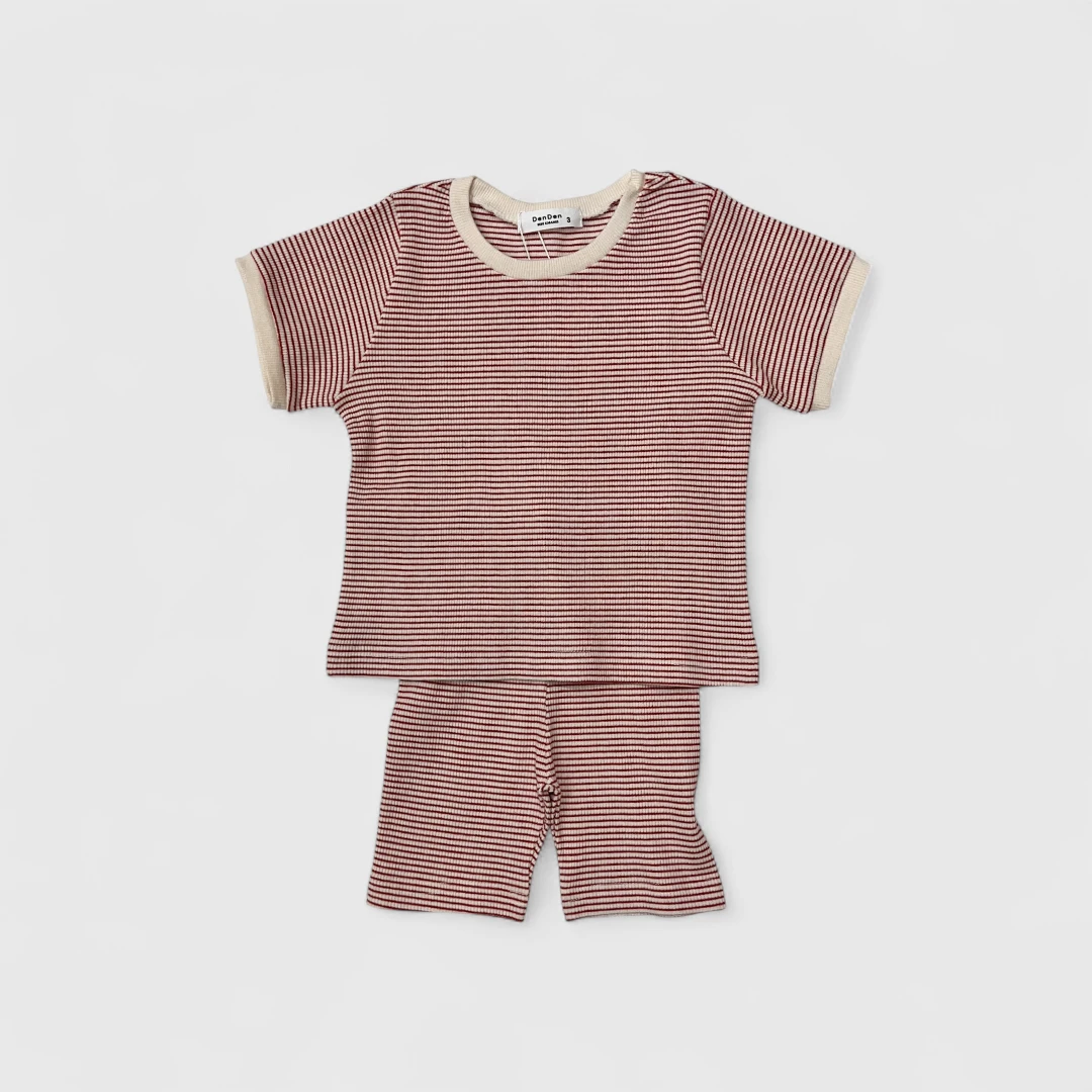 Костюм полосатый в красных тонах