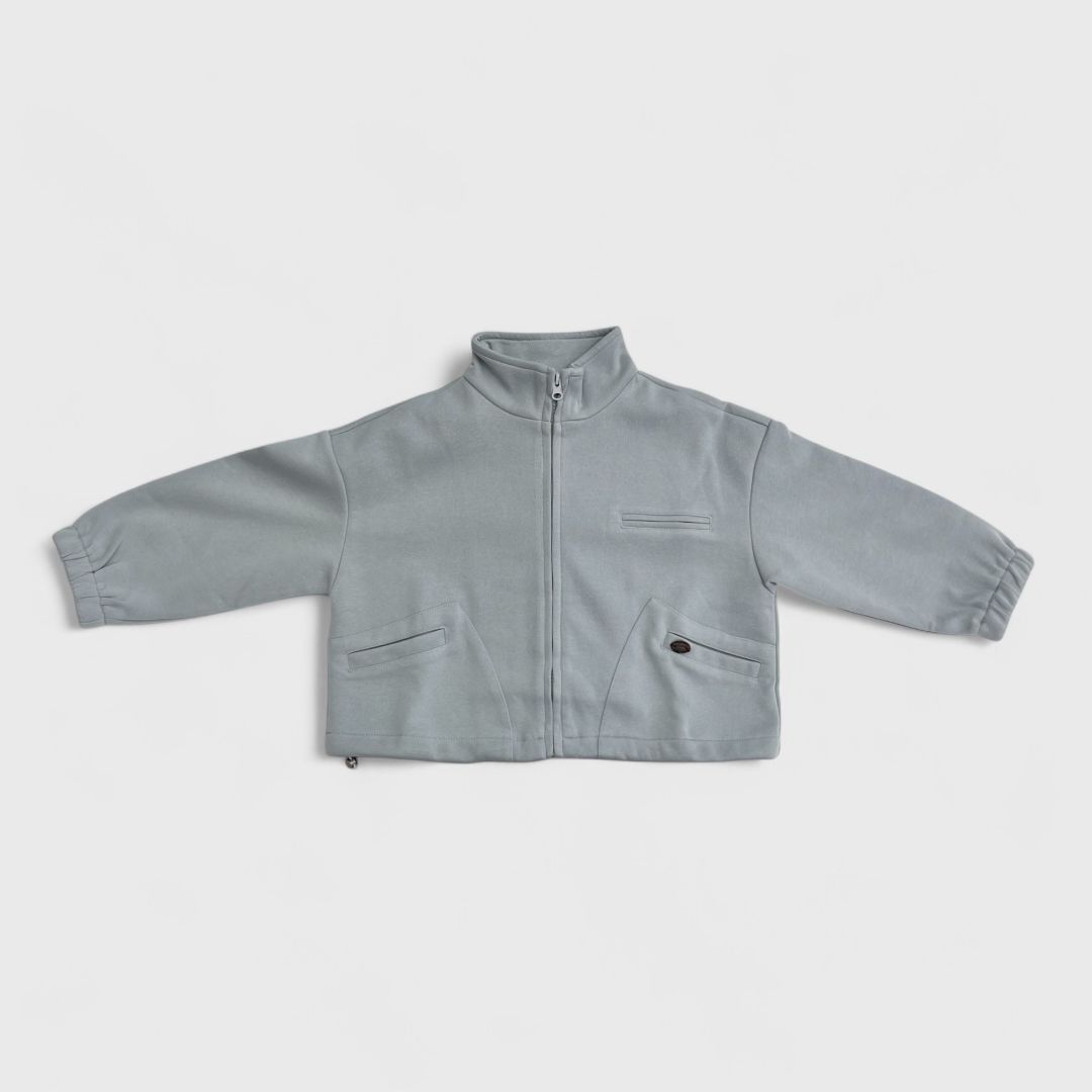 Серая ветровка