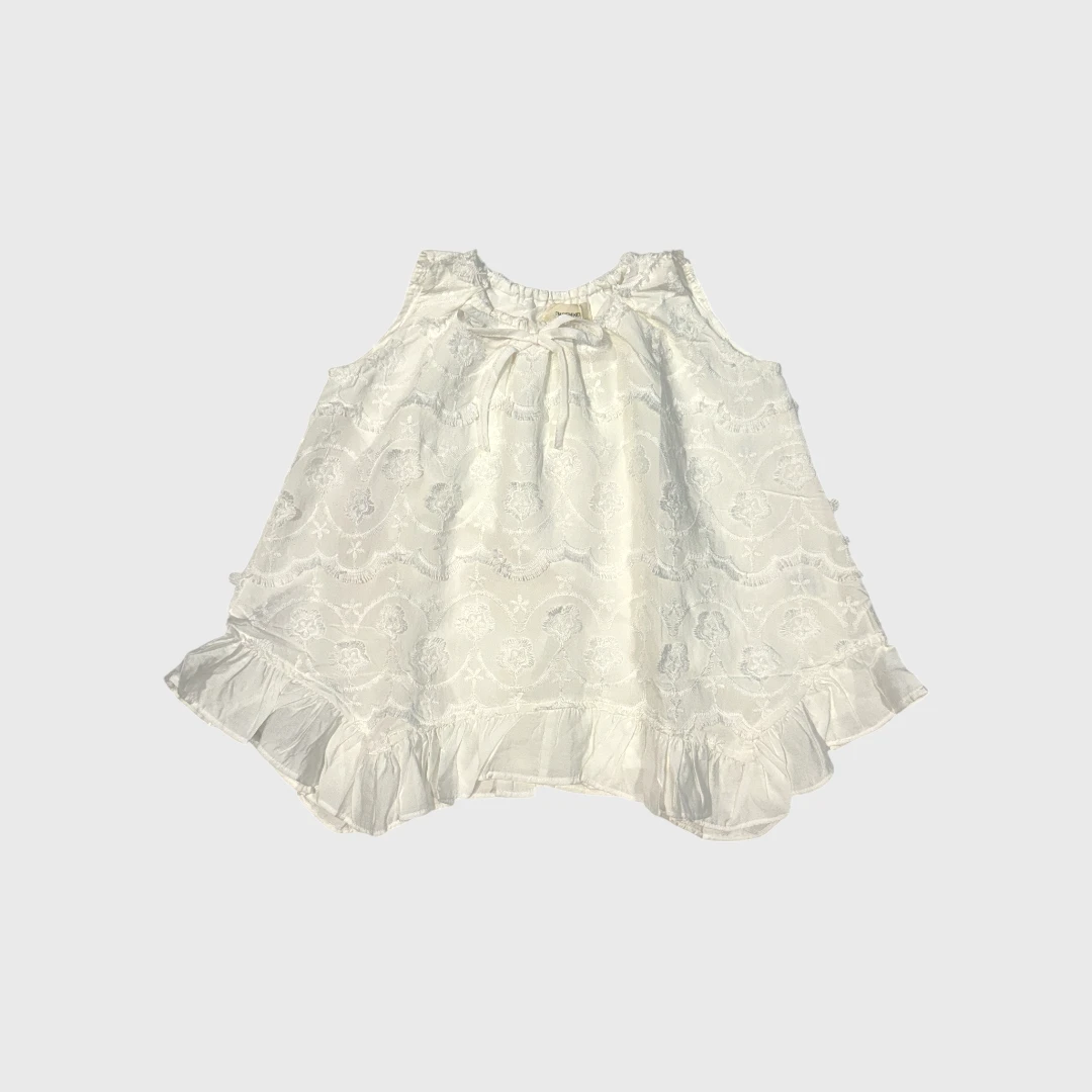 Кремовая блузка с рюшами