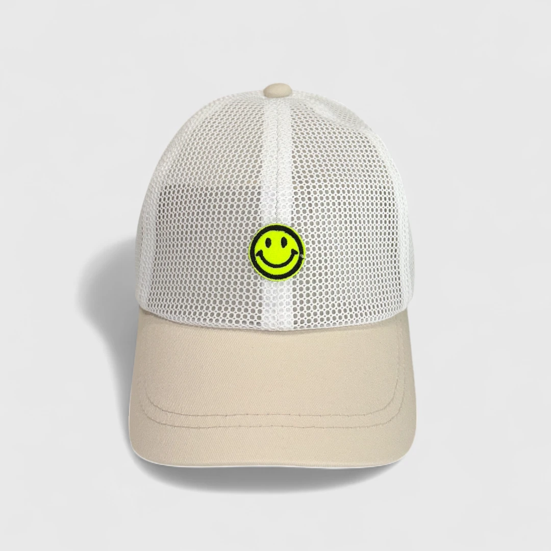 Кепка с сеткой и смайлом (бежевая, голубая)