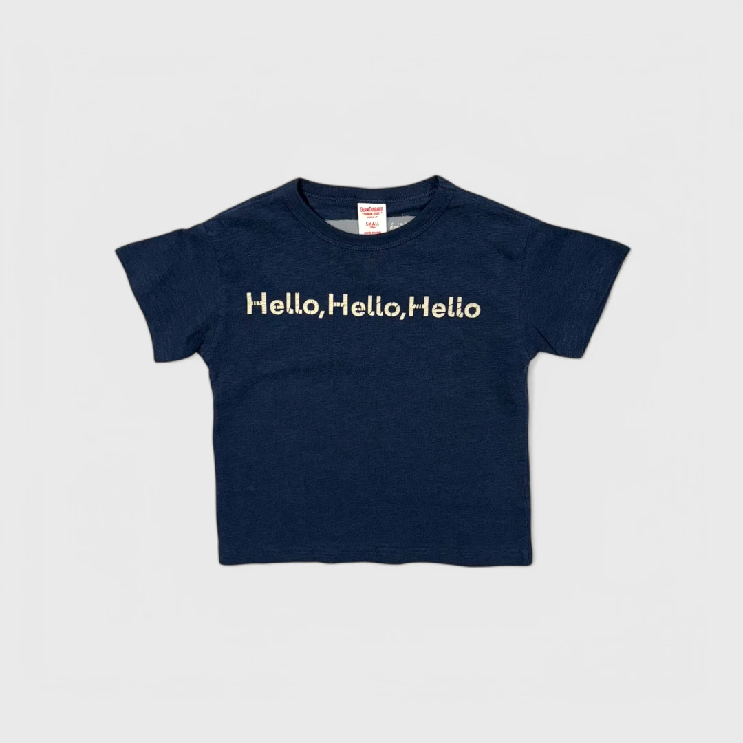 Темно-синяя футболка