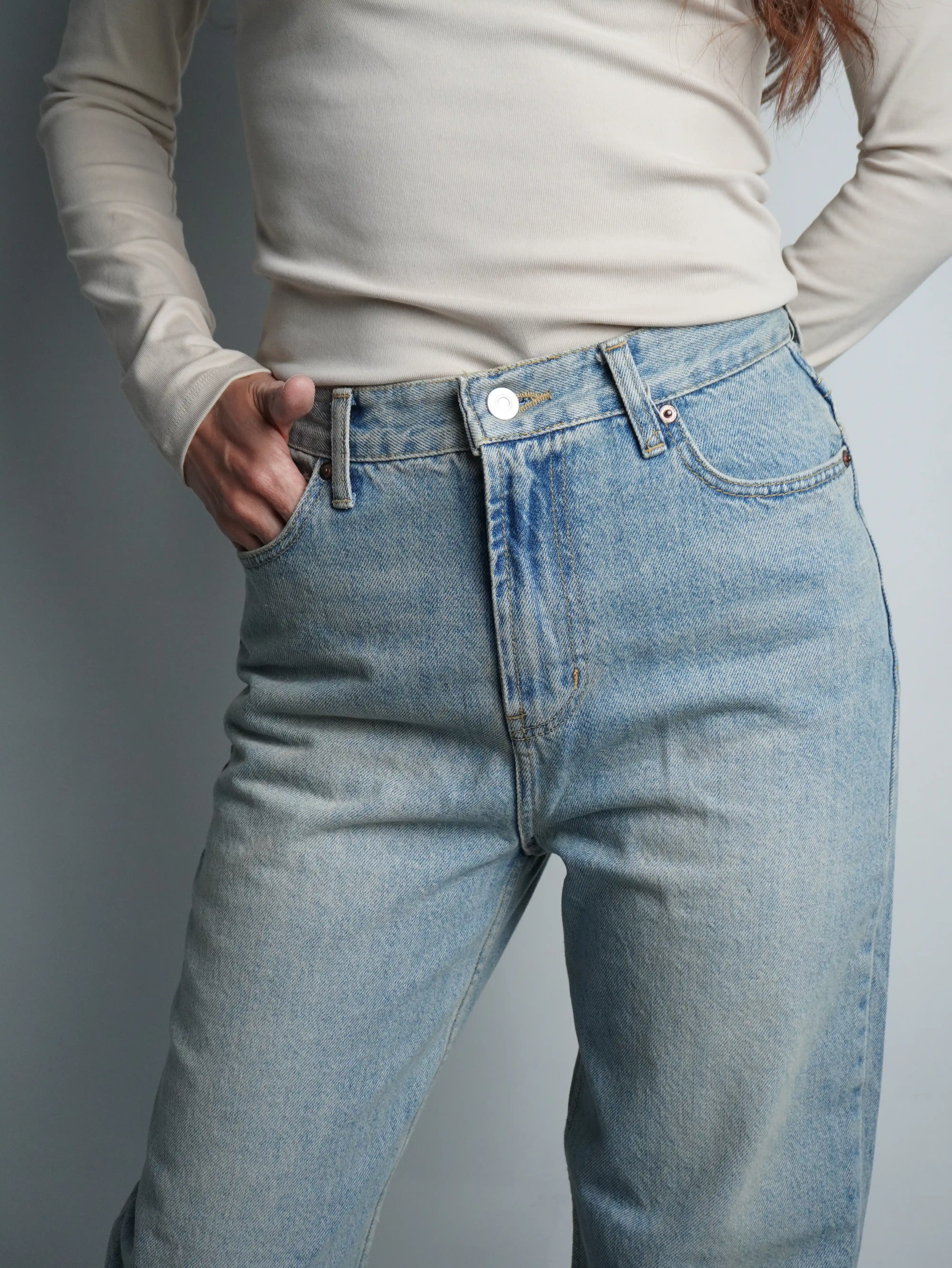 Светлые джинсы