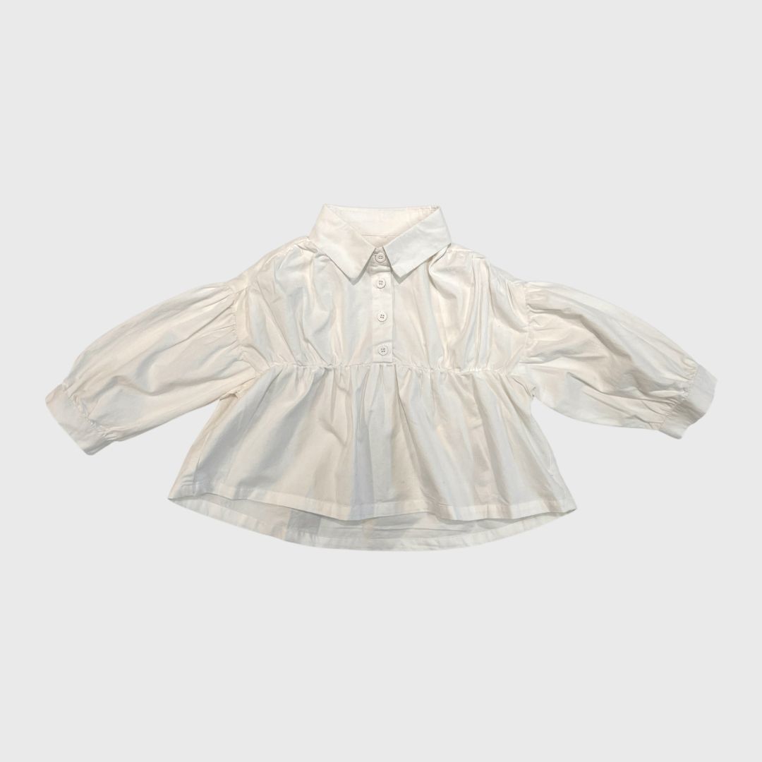 Белая блузка с пышными рукавами