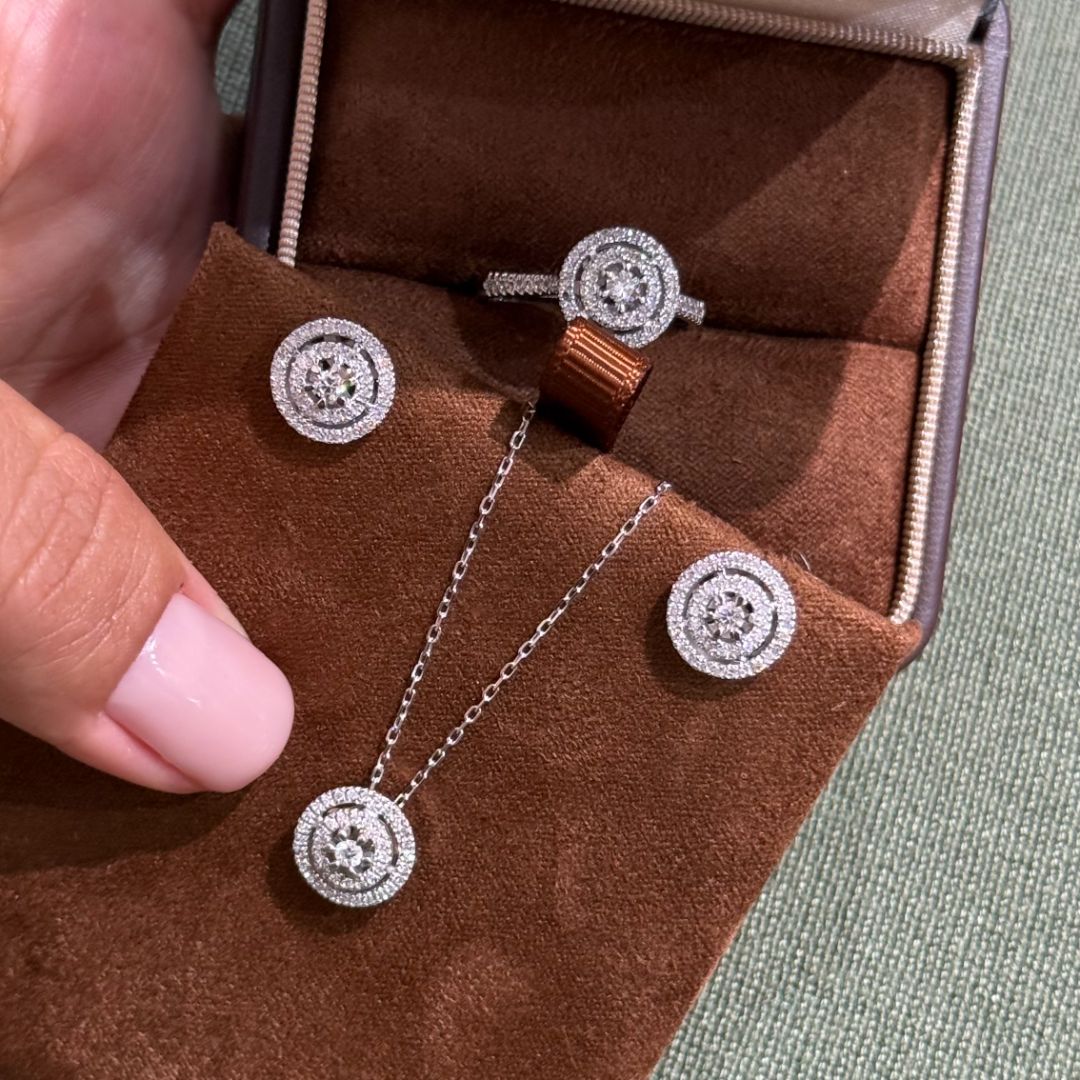 Комплект украшений с бриллиантами