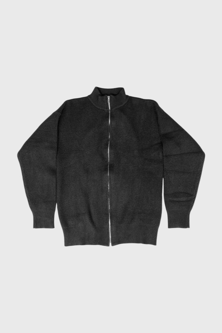 Черный свитер с молнией