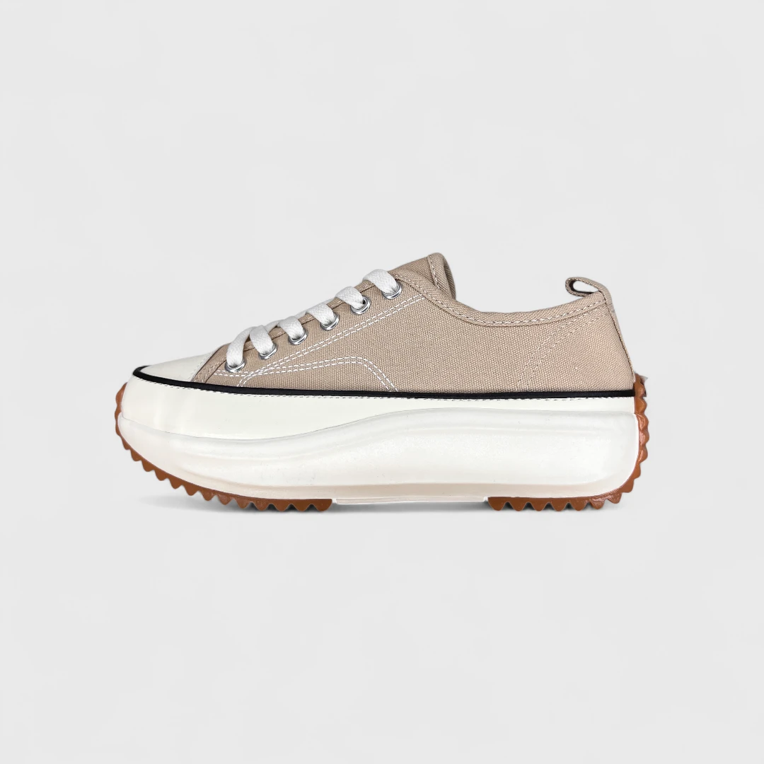 Бежевые кроссовки на платформе