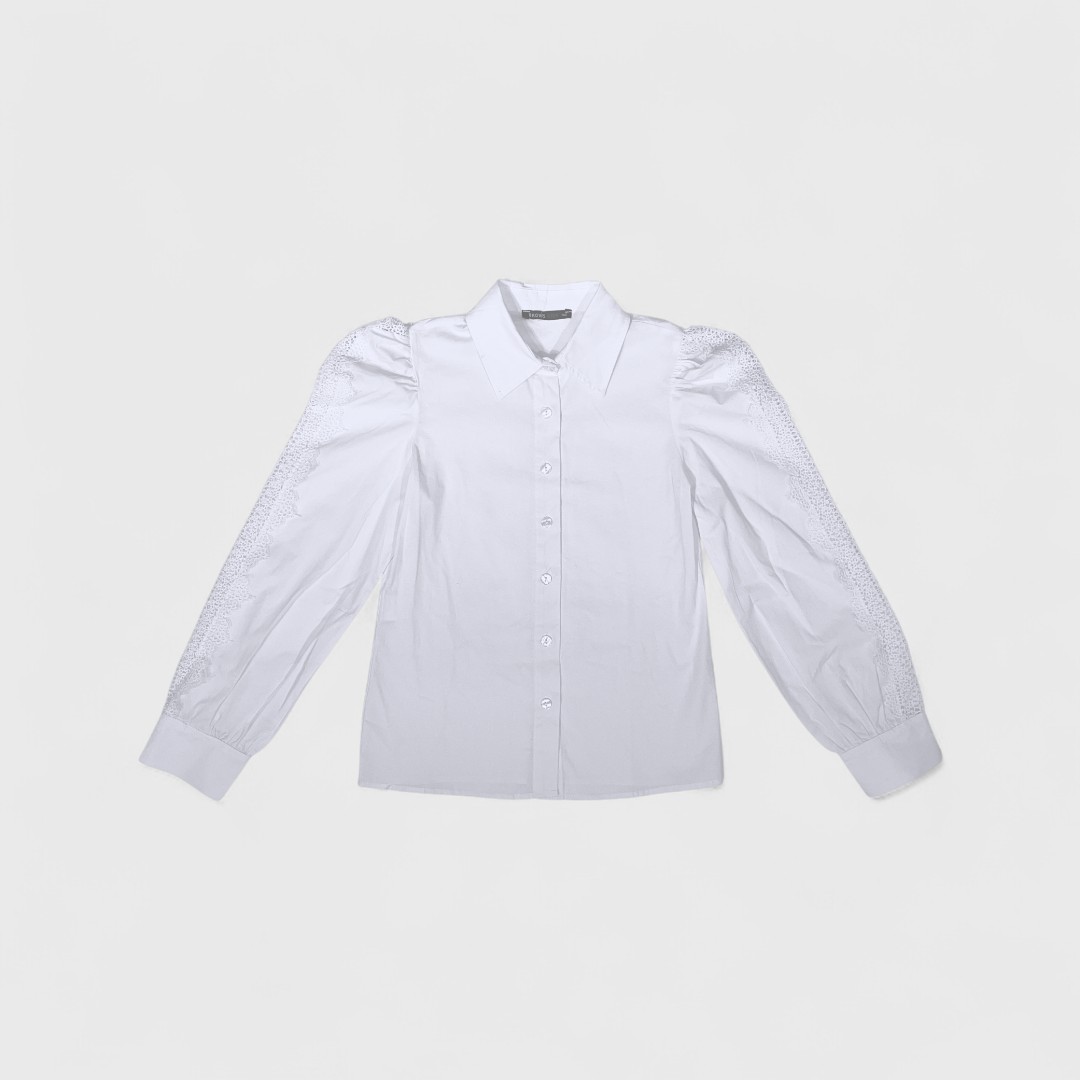Белая рубашка с кружевом