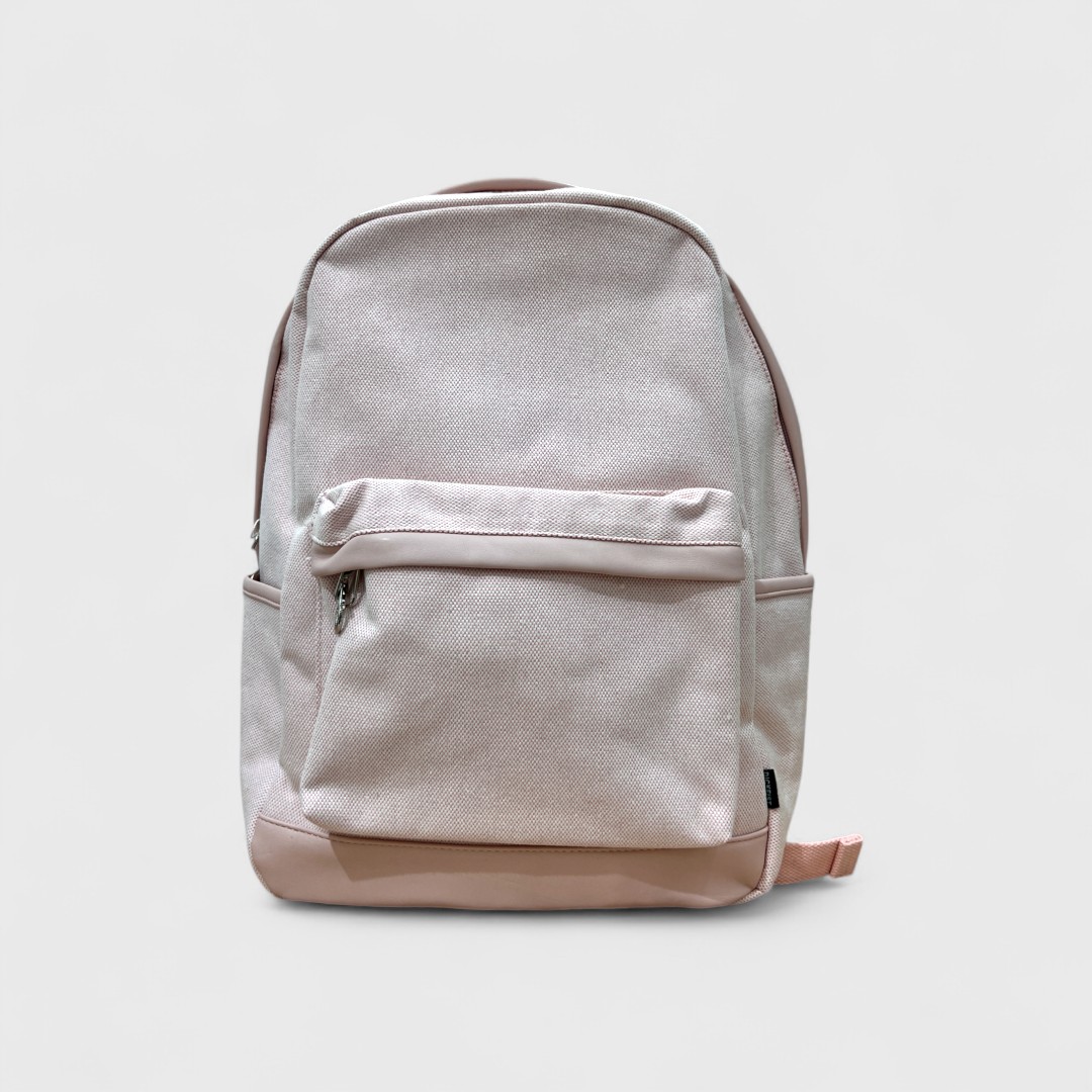 Розовый рюкзак с карманами