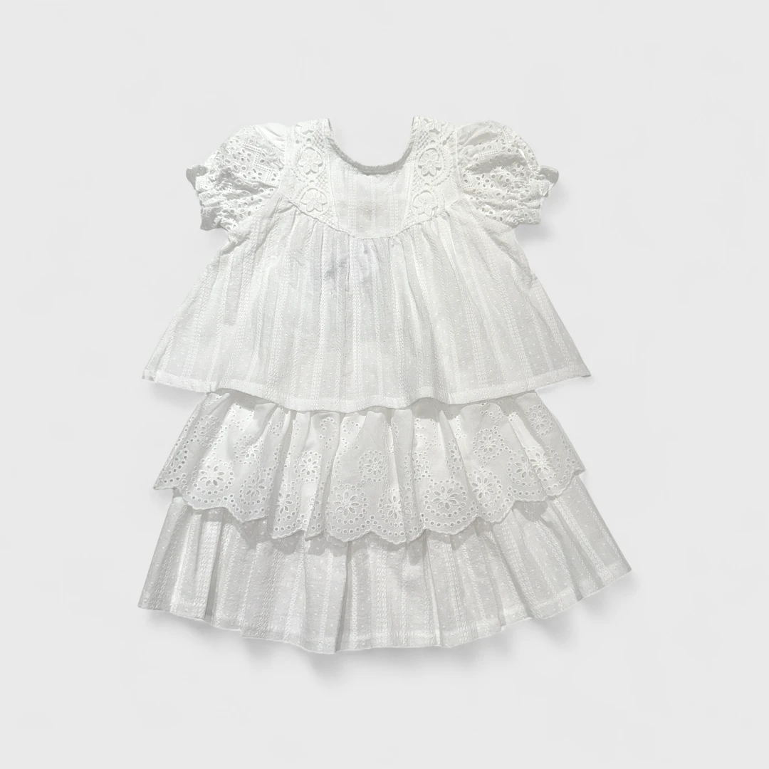 Белый костюм с рюшами для девочек