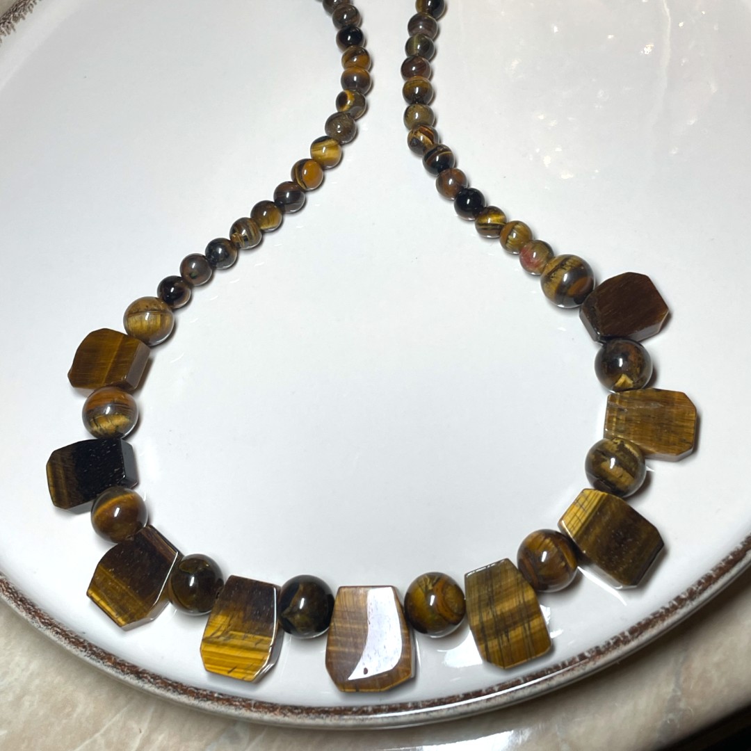 Колье из тигрового глаза