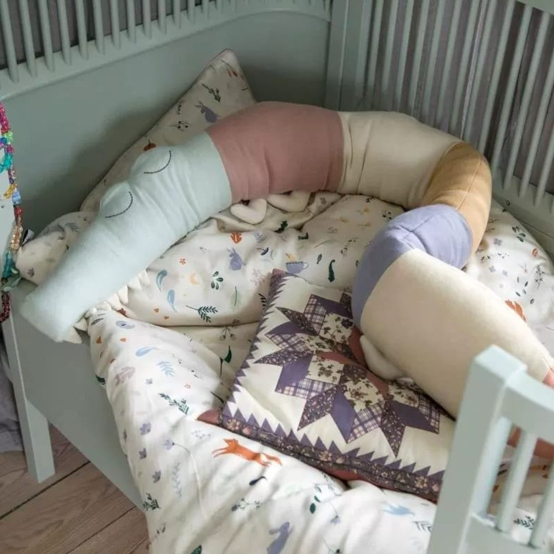 Подушка в форме крокодила