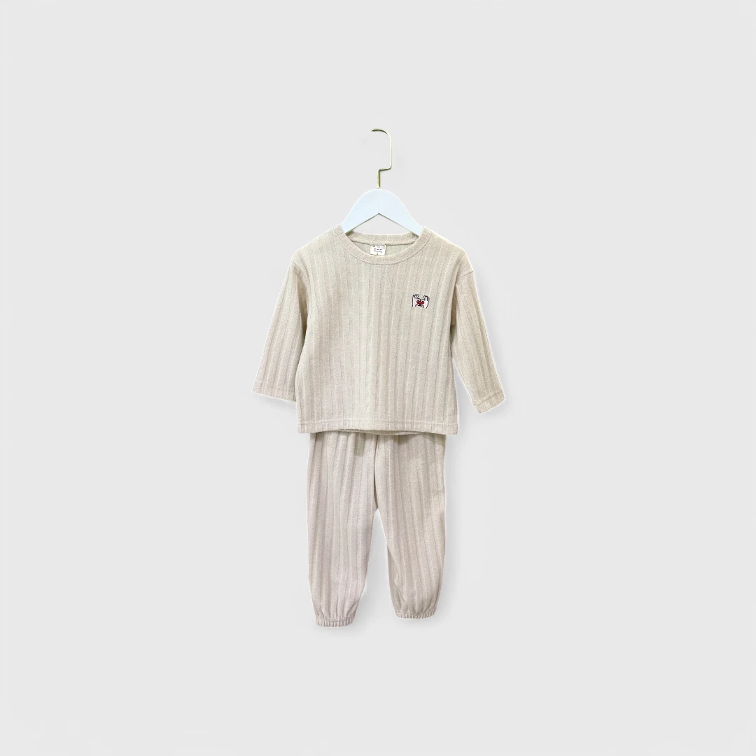 Кремовый бежевый костюм