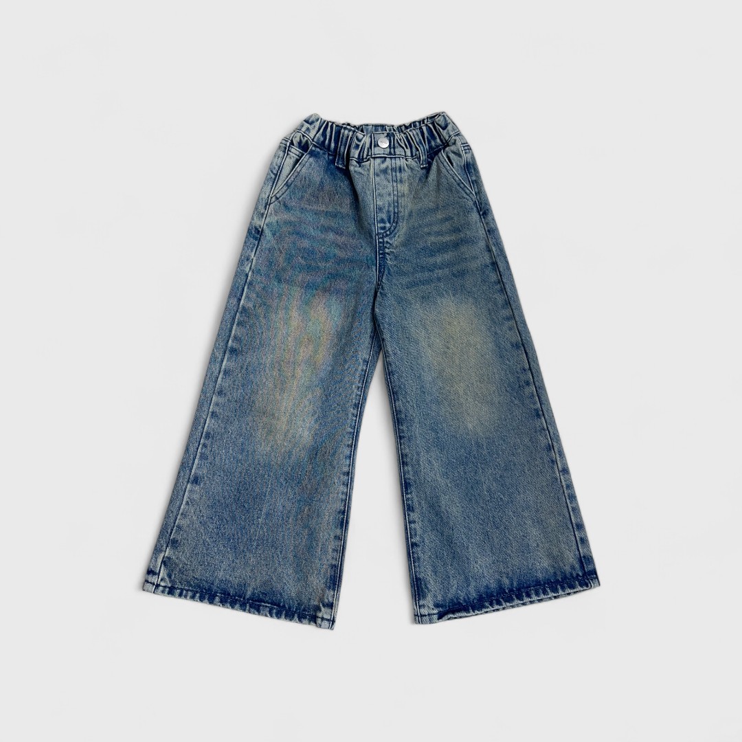 Синие джинсы свободного кроя