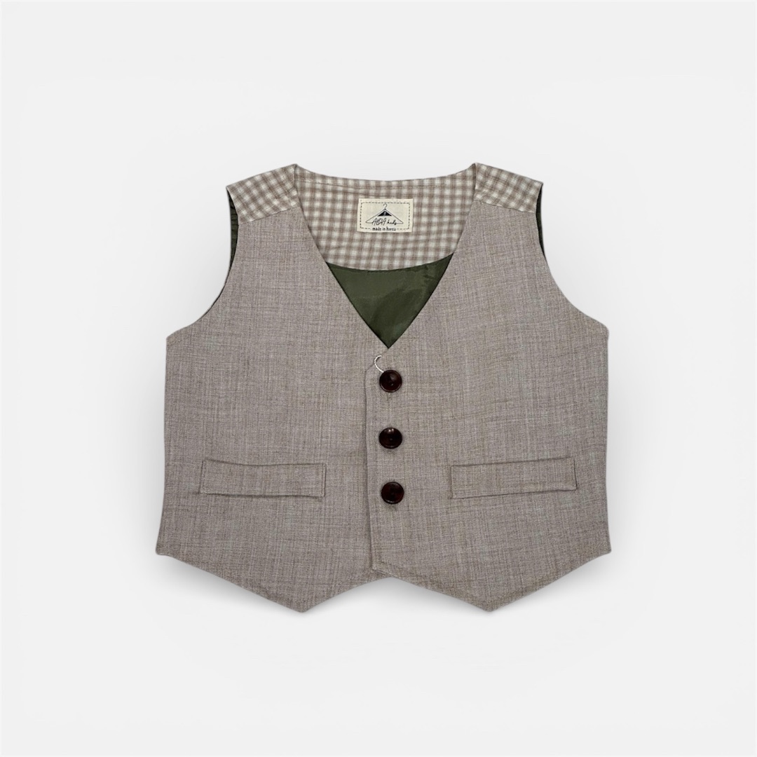 Серый жилет с карманами